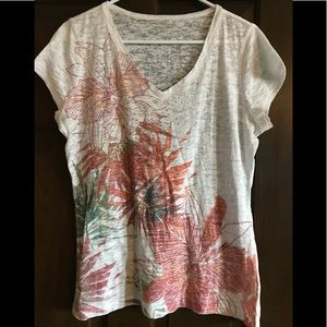 Maurice’s burnout tee.